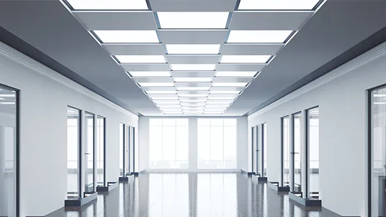 Rasterleuchten in einem B&uuml;rogeb&auml;ude