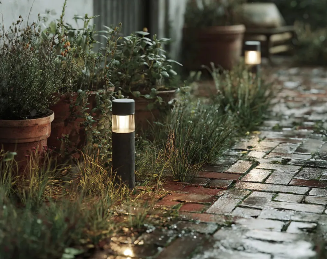Garten Wegbeleuchtung am Wegrand im Garten